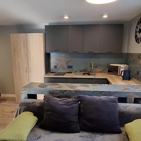 Pod Brzegiem * 扎沃亚